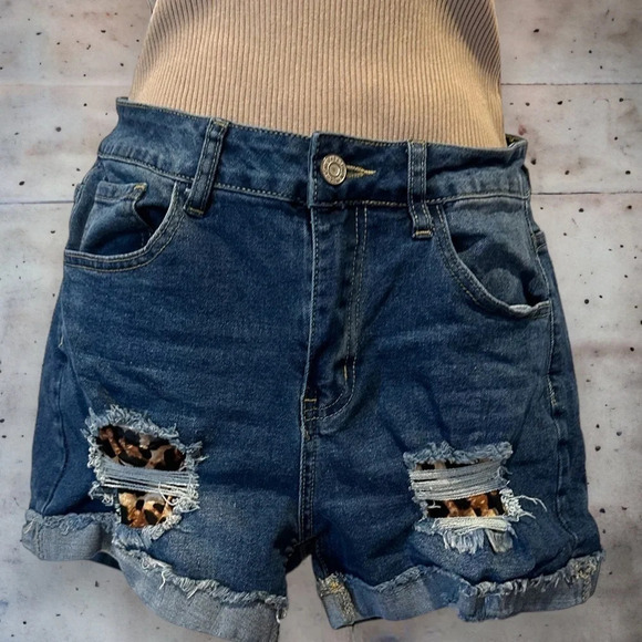 Leopard print patch denim jean shorts size‎ small - Picture 2 of 10